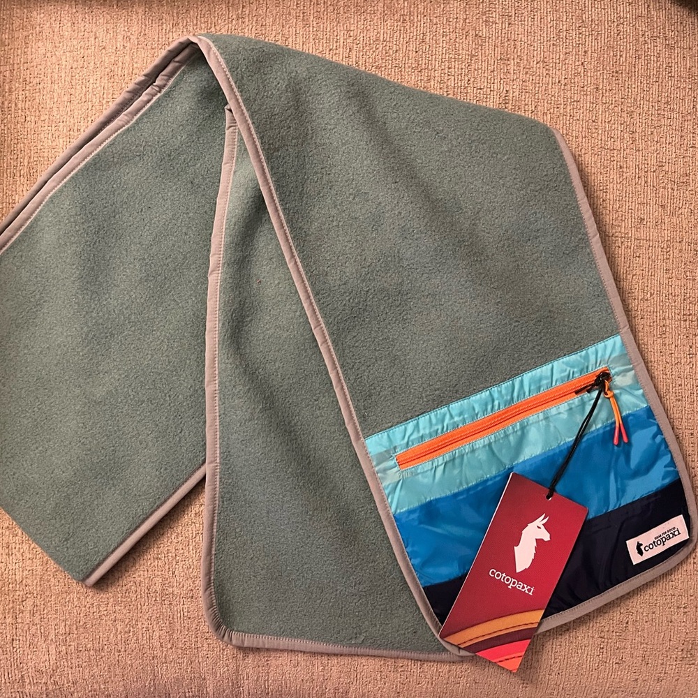 Cotopaxi fleece scarf with zip pocket